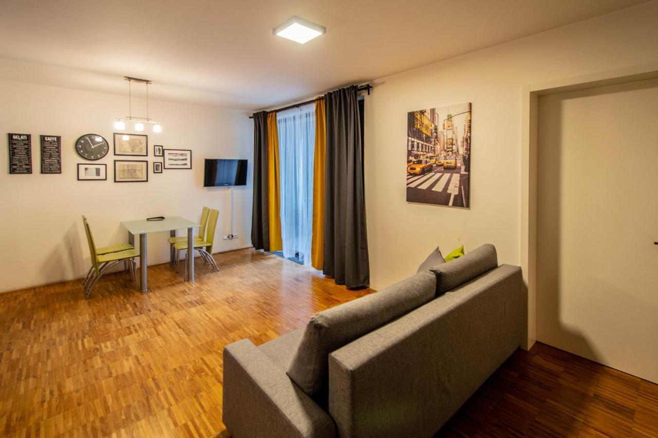 Modern With Balcony And Garage * Praga